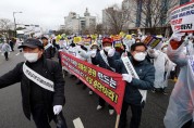보훈단체, 정율성 사업 반대 집회…강기정 '시대착오적 시위'